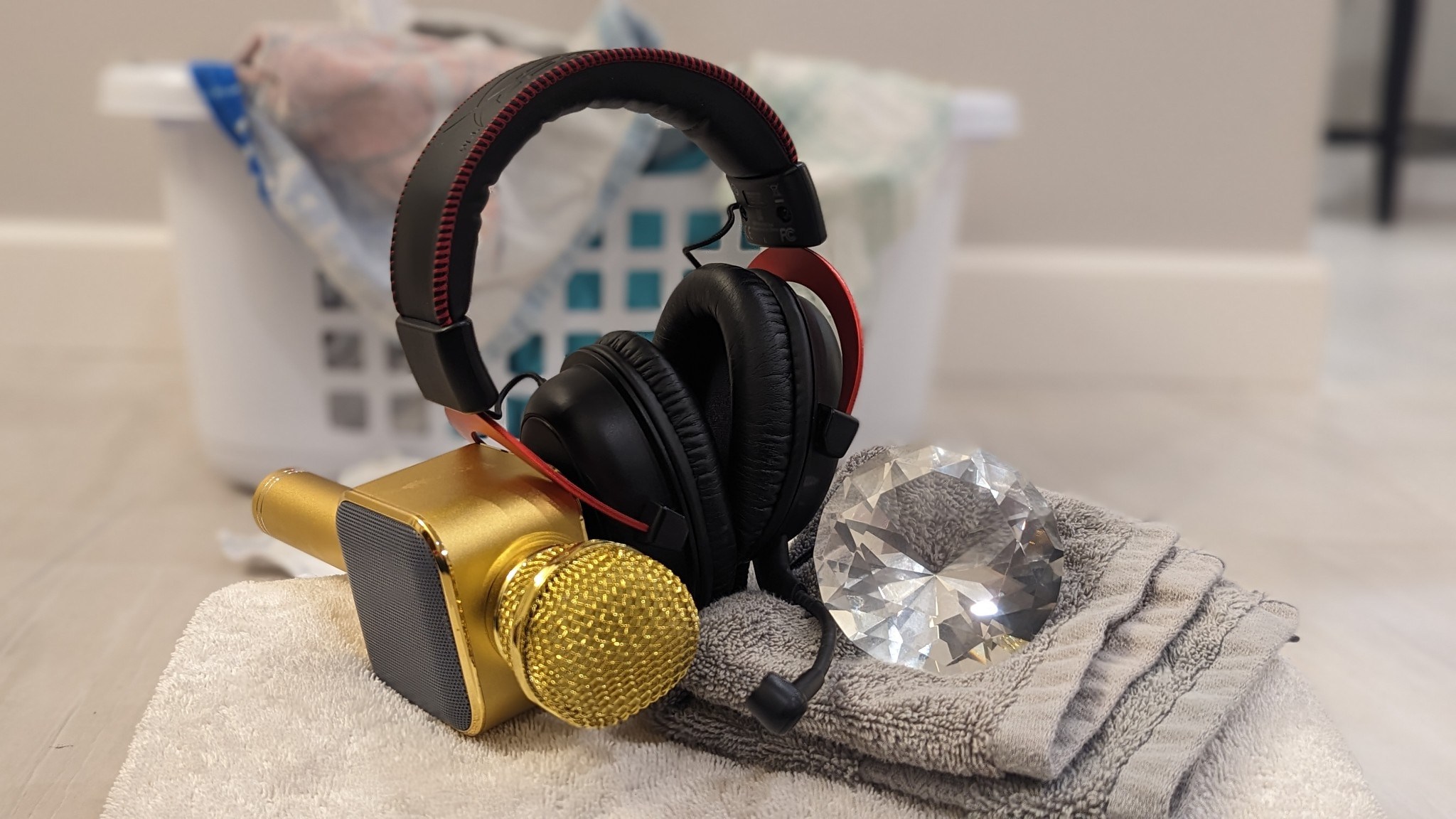 DiAmond, mic, headset in laundry